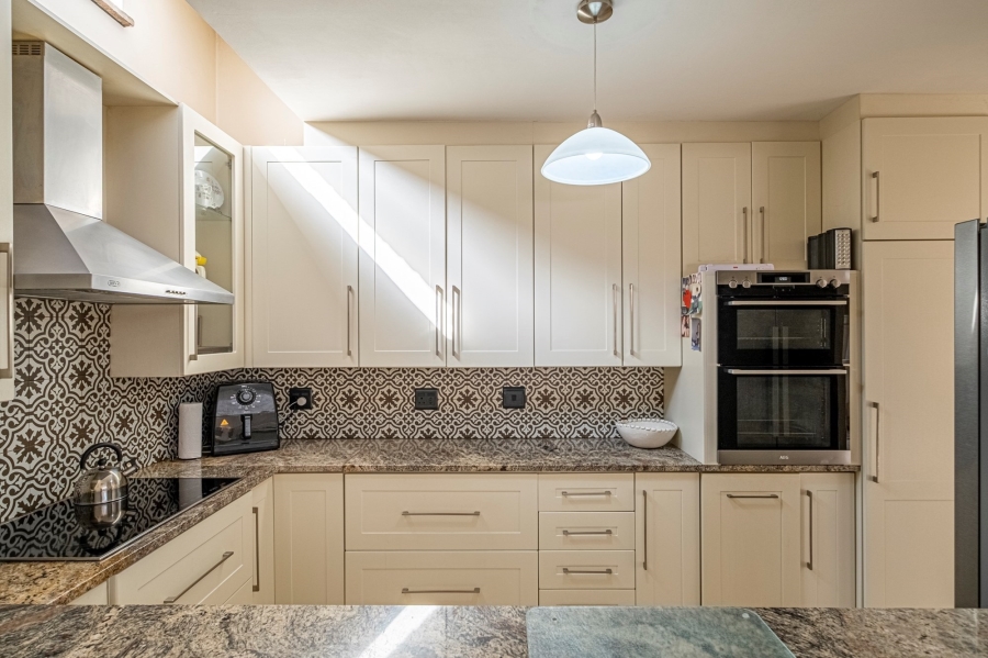 5 Bedroom Property for Sale in Summerstrand Eastern Cape
